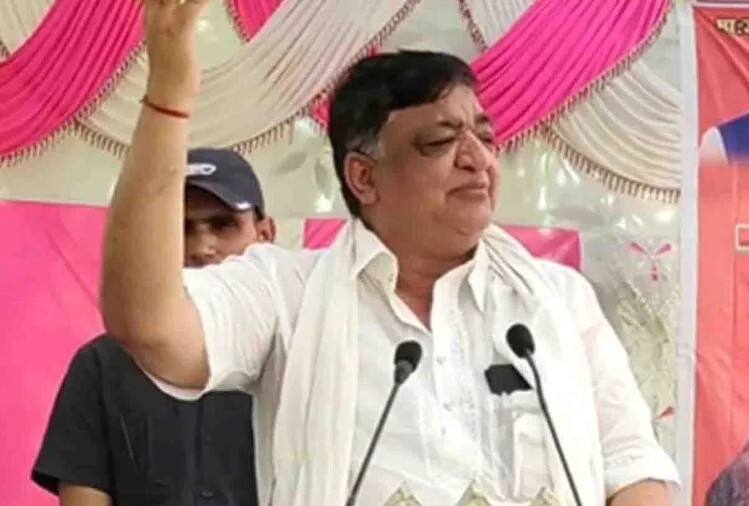 naresh aggarwal says we had been distributes liquor બીજેપી નેતાએ જાહેરસભામાં સ્વીકાર્યુ, 'હા, અમે ચૂંટણીમાં દારુની બૉટલો વહેંચી હતી'