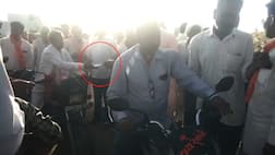 બનાસકાંઠાઃ ભાજપના નેતાએ શિહોરી સભામાં રૂપિયા વહેંચ્યા, થઈ આચારસંહિતા ભંગની ફરિયાદ