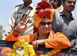 લોકસભા ચૂંટણીઃ થોડા કલાકો પહેલા BJPમાં સામેલ થયેલા સાધ્વી પ્રજ્ઞાને મળી ભોપાલથી ટિકિટ, દિગ્વિજય સિંહ સામે થશે ટક્કર