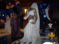 રાત્રે મુંબઈમાં ગુજરાતના 9 બિલ્ડર્સ પાર્ટીમાં બાર ગર્લ્સ સાથે..........