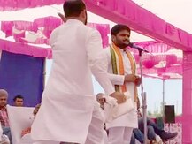 આ યુવકે સ્ટેજ પર હાર્દિક પટેલને કેવી રીતે મારી દીધી થપ્પડ? જુઓ આ રહી તસવીરો