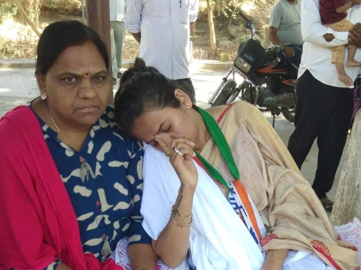 Reshma Patel was attacked at Junagadh ભાજપના નેતાએ મારી છાતી પર હાથ મારીને હુમલો કર્યો: રેશમા પટેલ