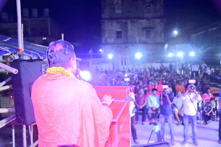 Loksabha election 2019 BJP Candidate Sambit patra sings song during Election campaing ચૂંટણી પ્રચાર કરતાં-કરતાં ભાજપના કયા નેતા સિંગર બન્યા, રેલીમાં ગાયું રોમેન્ટિંગ સોંગ