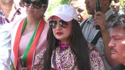 ગુજરાતના આંગણે કોંગ્રેસના પ્રચારમાં આવેલી અભિનેત્રી અમિષા પટેલે શું કર્યો બફાટ, જાણીને ચોંકી જશો