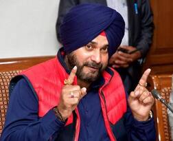 ચૂંટણી પંચે કૉંગ્રેસના સ્ટાર પ્રચારક નવજોતસિંહ સિદ્ધુના પ્રચાર કરવા પર લગાવ્યો 72 કલાકનો પ્રતિબંધ