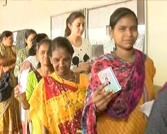 Gujarat Lok Sabha elections 2019 Voting  63.67% total voter turnout લોકસભા ચૂંટણી : રાજ્યની 26 લોકસભા બેઠકો પર મતદાન પૂર્ણ,  63.67 ટકા મતદાન