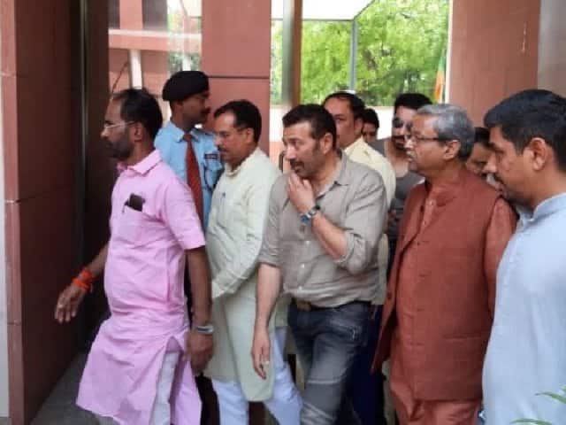 એક્ટર સની દેઓલ BJPમાં થયો સામેલ, ગુરુદાસપુરમાંથી લડી શકે છે ચૂંટણી sunny deol will joins bjp and politics એક્ટર સની દેઓલ BJPમાં થયો સામેલ, ગુરુદાસપુરમાંથી લડી શકે છે ચૂંટણી