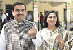 આ જાણીતા ઉદ્યોગપતિએ પત્ની સાથે અમદાવાદમાં કર્યું વોટિંગ, મોદીના છે ખાસ