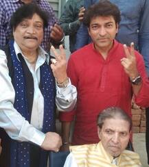 ગુજરાતમાં આ લોકોએ પરિવાર સાથે કર્યું મતદાન, જુઓ તસવીરો