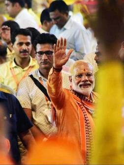 શિવની નગરી પર છવાયો મોદીનો જાદૂ, કંઇક ને કંઇક કહે છે દરેક તસવીર, જુઓ તસવીરો