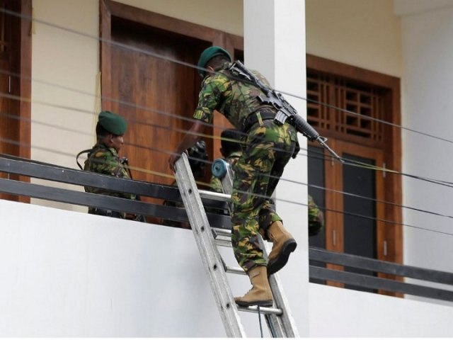 15 people killed in police raid on home of suspected terrorists in Sri Lanka શ્રીલંકા: સુરક્ષાદળોના સર્ચ ઓપરેશ દરમિયાન આતંકીએ પોતાને ઉડાવ્યો, 6 બાળકો સહિત 15 ના મોત