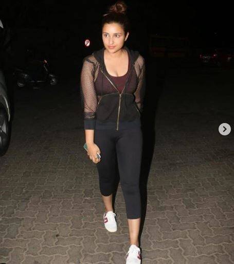 પરીણિતી ચોપરા પોતાની ફિટનેસને લઈને પણ સજાગ રહે છે. પરિણીતી જિમમાં વર્કઆઉટ કરતી પણ જોવા મળે છે.