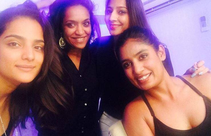 Mithali Raj in Kapil Sharma s show કપિલ શર્માએ મહિલા ક્રિકેટરને પૂછ્યું, મેદાનમાં જતા પહેલા મેકઅપ કરો છો ? મળ્યો આવો જવાબ