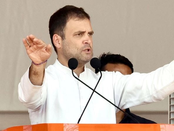 Rahul Gandhi halts his speech during Azaan in Amethi અમેઠીમાં અઝાન ચાલુ થતા રાહુલ ગાંધીએ અટકાવ્યું ભાષણ, જુઓ વીડિયો