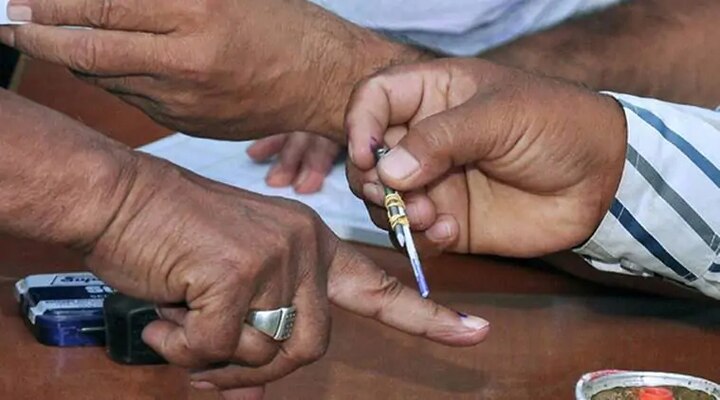 38.39 percent voting in forth phase of lok sabha poll 2019 લોકસભા 2019 : બપોરે 1 વાગ્યા સુધીમાં ક્યાં કેટલું નોંધાયું મતદાન? જાણો વિગત