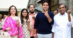 લોકસભા ચૂંટણીઃ મુકેશ અંબાણીએ પરિવાર સાથે આપ્યો વોટ, જુઓ તસવીર