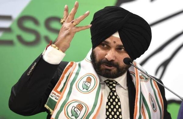 Loksabha Elections 2019 Navjot Siddhu attack on BJP know details એક ખોટો વોટ તમારા બાળકને ચાવાળો, પકોડાવાળો કે ચોકીદાર બનાવી શકે છેઃ સિદ્ધુનો ભાજપ પર પ્રહાર