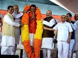 ગુજરાત ભાજપના કયા ટોચના નેતા સામે ચૂંટણી પંચે લગાવ્યો પ્રતિબંધ, જાણો કારણ