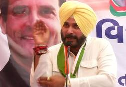 પીએમ મોદી પર કરેલી ટિપ્પણીને લઇ ચૂંટણી પંચે નવજોત સિદ્ધુને ફટકારી નોટિસ, જાણો વિગત