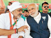 \મોદી આતંકીઓને સમર્થન કરી રહ્યાં છે, ને સેનાને ગાળો આપી રહ્યાં છે\, બીજેપીના ફાયર બ્રાન્ડ નેતાની જીભ લપસી