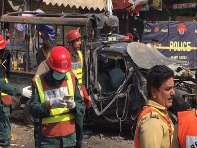 Big blast in lahore pakistan near outside the data darbar પાકિસ્તાનમાં સૂફી દરગાહની બહાર મોટો બ્લાસ્ટ, ત્રણના મોત, 18 ઘાયલ