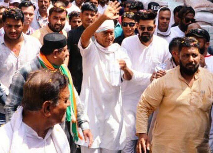 Loksabha elections 2019 Modi modi slogans raised in Digvijay Singh s rally દિગ્વિજયસિંહની રેલીમાં લાગ્યા મોદી-મોદીના નારા, જાણો પછી શું થયું