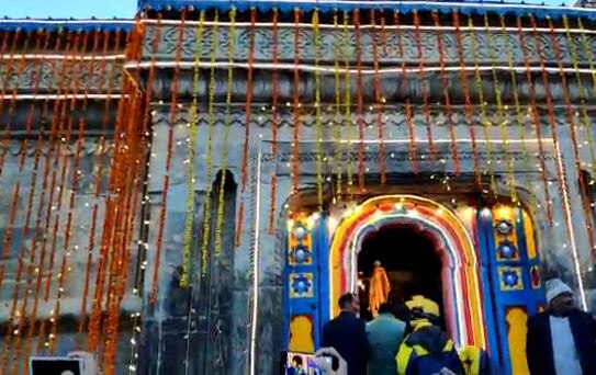 Portals of the Kedarnath temple open watch video કેદારનાથના કપાટ ખૂલ્યા, હર હર મહાદેવના નાદથી ગુંજી ઉઠ્યું પરિસર, જુઓ વીડિયો