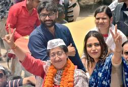 સ્વરા ભાસ્કર સાથે સેલ્ફી લઇને ફેન્સે કહ્યું- મેડમ, આવશે તો મોદી જ, જુઓ વીડિયો