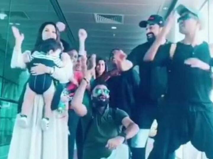 Bollywood Hot Actress Sunny Leone Dance in Airport with her son બોલીવુડની હોટ એક્ટ્રેસે એરપોર્ટ પર દીકરાને તેડીને ચાહકો સાથે કર્યો ડાન્સ, વીડિયો જોઈ થઈ જશો ખુશ