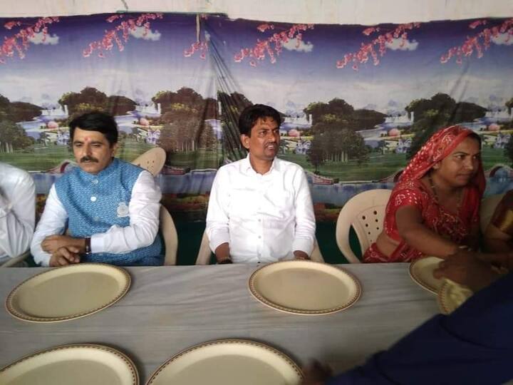 નોંધનીય છે કે તાજેતરમાં જ રાણીપમાં અલ્પેશ ઠાકોરના નવા ઘરના વાસ્તુ પૂજનમાં ભાજપના ટોચના બે નેતાઓ જીતુ વાઘાણી અને પ્રદીપસિંહે હાજરી આપી હતી. એ સમયે અટકળો તેજ થઈ હતી કે પરિણામ બાદ વિજય રૂપાણી લોકસભા ચૂંટણી બાદ મંત્રીમંડળનું વિસ્તરણ કરી અલ્પેશનો પણ મંત્રીમંડળમાં સમાવેશ કરે તેવી શક્યતા છે. આ અંગે અલ્પેશ ઠાકોરે કહ્યું હતું કે, પ્રદીપસિંહ જાડેજા અને જીતુ વાઘાણી મારા સારા મિત્રો છે. મારા ઘરે નાની પૂજા રાખી હોવાથી મેં પ્રદીપસિંહ અને જીતુભાઈને આમંત્રણ આપ્યું હતું. 