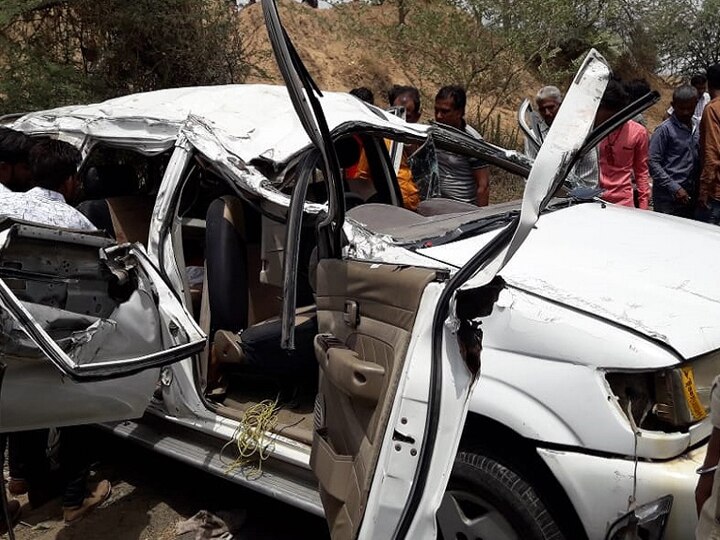 3 People died in Three Vehicle Accident at Banaskantha Palanpur પાલનપુર પાસે ત્રિપલ અકસ્માતમાં 3 લોકોનાં કમકમાટીભર્યા મોત, કારનો નીકળી ગયો કચ્ચરઘાણ