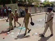 અમદાવાદના ઓઢવમાં AMCની ઢોર પકડવા ગયેલી ટીમ પર હુમલો, ગાડીઓ પર કરાયો પથ્થરમારો