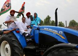 રાહુલ ગાંધીએ ચલાવ્યું ટ્રેક્ટર, કેપ્ટન અમરિંદર સિંહ પણ હતા સાથે, જુઓ વીડિયો