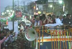 મોદીના ગઢ વારાણસીમાં પ્રિયંકા ગાંધીનો 6 કિલોમીટર લાંબો રોડ શો