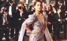 Cannes 2019: હિના ખાનનું શાનદાર ડેબ્યૂ, ટ્રાન્સપેરન્ટ ગાઉનમાં બતાવ્યો જલવો, જુઓ તસવીરો