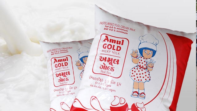 Amul hikes milk prices by Rs 2 per ltr in Delhi and other major markets from May 21 ચૂંટણી પૂરી, મોંઘવારીનો માર શરૂઃ અમૂલે દૂધમાં ભાવ વધારો ઝીંક્યો, જાણો આજથી કેટલા રૂપિયા વધારે ચૂકવવા પડશે