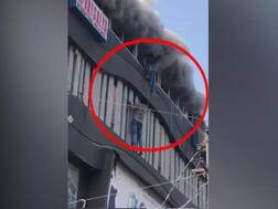 પોતાના જીવ જોખમમાં મુકીને ટ્યુશન ક્લાસીસના વિદ્યાર્થીઓને બચાવનાર આ સુરતીને ઓળખો?