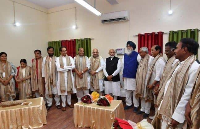 આજે NDAના નવનિયુક્ત સાંસદોની બેઠક, PM મોદીને ઔપચારિક રીતે સંસદીય પક્ષના નેતા તરીકે પસંદી કરાશે lok sabha election 2019 NDA meets today to re-elect Narendra Modi as PM આજે NDAના નવનિયુક્ત સાંસદોની બેઠક, PM મોદીને ઔપચારિક રીતે સંસદીય પક્ષના નેતા તરીકે પસંદી કરાશે