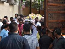 અજય દેવગણના પિતાના અંતિમ સંસ્કારમાં આખું બોલિવૂડ ઉમટ્યું, કાજોલ ધ્રૂસકે-ધ્રૂસકે રડી પડી