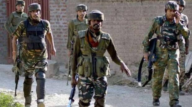 Terrorists attack CRPF camp in Jammu and Kashmir's Tral જમ્મુ કાશ્મીરના ત્રાલમાં આતંકી હુમલો, CRPF કેમ્પ પર ફેંકવામાં આવ્યા ગ્રેનેડ