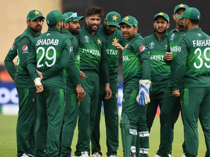 pakistan batsman fakhar zaman viral video of world cup 2019 spectators asking him to get 20 rupees pakode Video: દર્શકે પાકિસ્તાની ખેલાડીને કહ્યું 20 રૂપિયાના પકોડા આપો, મળ્યો આવો જવાબ