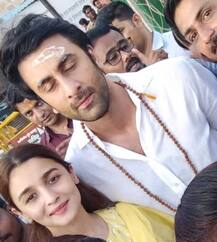 વારાણસીમાં ફિલ્મ \'બ્રહ્માસ્ત્ર\'ની શૂટિંગ દરમિયાન રણબીર-આલિયા પહોંચ્યા મંદિર