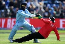 વર્લ્ડકપ 2019: સદીના સેલિબ્રેશનમાં એમ્પાયર સાથે અથડાયો ઈંગ્લેન્ડનો જેસન રોય, એમ્પાયરના થયા આવા હાલ, જુઓ વીડિયો