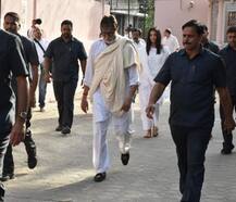 કોની અંતિમવિધીમાં અમિતાભ બચ્ચનનો આખો પરિવાર રહ્યો હાજર ? 35 વર્ષથી હતા અમિતાભ સાથે....