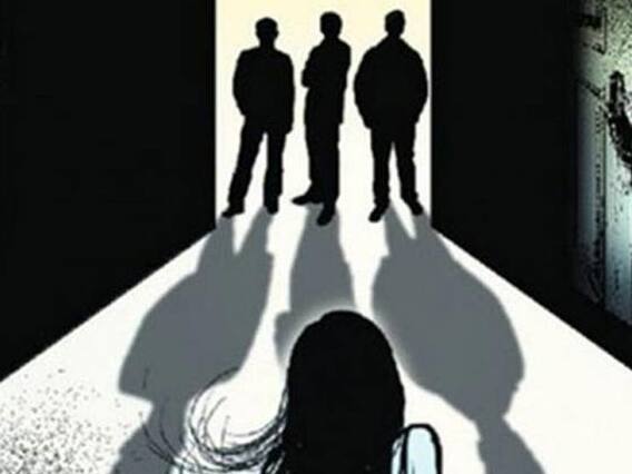 રાજકોટ ગેંગરેપઃ યુવતીની કઈ મજબૂરીનો લાભ ઉઠાવી 3 યુવકોએ ગુજાર્યો સામૂહિક બળાત્કાર? રાજકોટ ગેંગરેપઃ યુવતીની કઈ મજબૂરીનો લાભ ઉઠાવી 3 યુવકોએ ગુજાર્યો સામૂહિક બળાત્કાર?