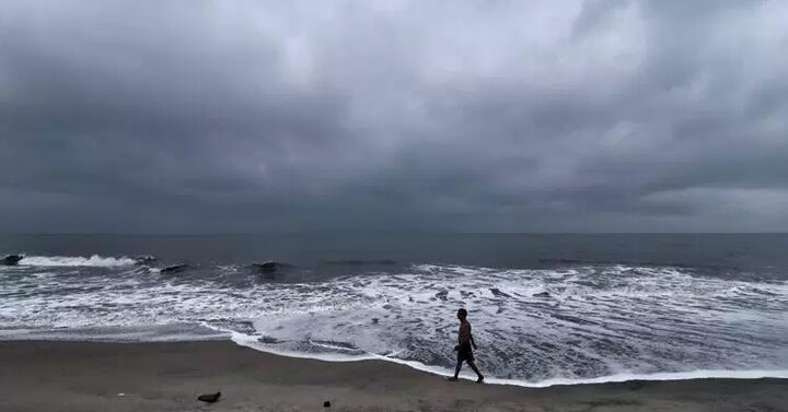 live updates: vayu cyclone in gujarat, imd issues warning 'વાયુ' વાવાઝોડું વધુ પ્રચંડ બન્યું, ગુજરાતના દરિયાકાંઠે કેટલા કિમીની ઝડપે ટકરાશે, જાણો વિગતે