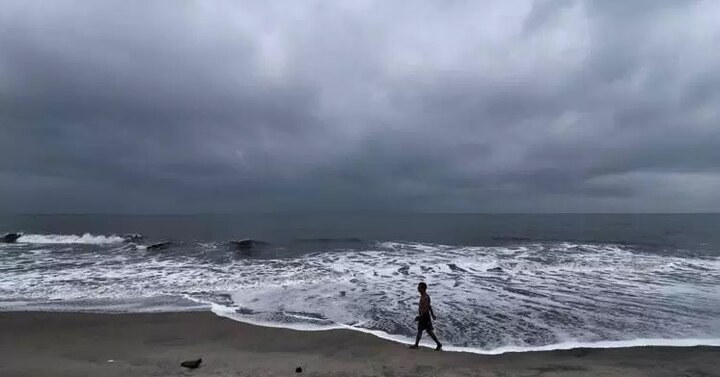 Cyclone Vayu has delayed monsoon વાવાઝોડાનો ખતરો ટળ્યો પણ હવે વરસાદ માટે જોવી પડે રાહ