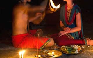 Girl police complaint against Tantrik in Surat police | સુરતઃ તાંત્રિકે  ક્યા મંદિરમાં રૂમ ભાડે રાખીને યુવતીને બોલાવીને બાંધ્યા શારીરિક સંબંધ, આ  રીતે કેટલી યુવતીને ...