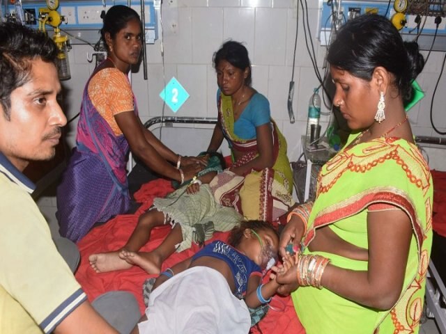 Bihar death toll rises to 83 from Acute Encephalitis Syndrome બિહાર: મગજના તાવથી અત્યાર સુધી 83 બાળકોના મોત, મુજફ્ફરપુરમાં આરોગ્ય મંત્રી હર્ષવર્ધનના ધામા