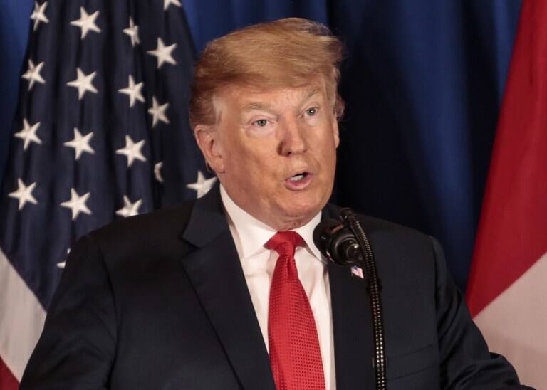 Trump ask his chief of staff to leave for coughing during interview ઉધરસ આવતા ટ્રમ્પે વ્હાઇટ હાઉસના ચીફ ઓફ સ્ટાફને ઓફિસમાંથી બહાર કાઢ્યા